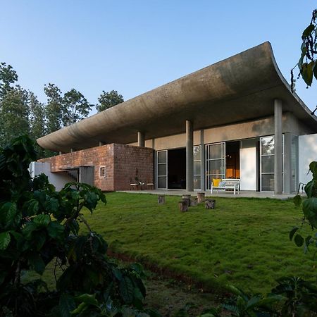 Saffronstays Cafella- A 3-Bdr Elliptical-Roof Villa In Chikmagalur Mudigere Екстериор снимка