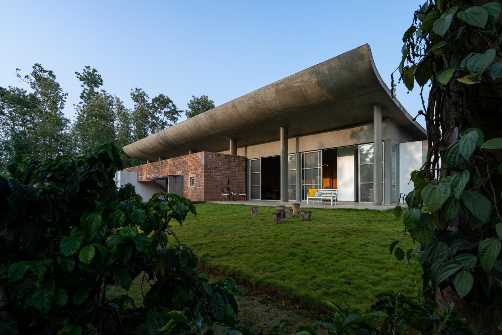 Saffronstays Cafella- A 3-Bdr Elliptical-Roof Villa In Chikmagalur Mudigere Екстериор снимка
